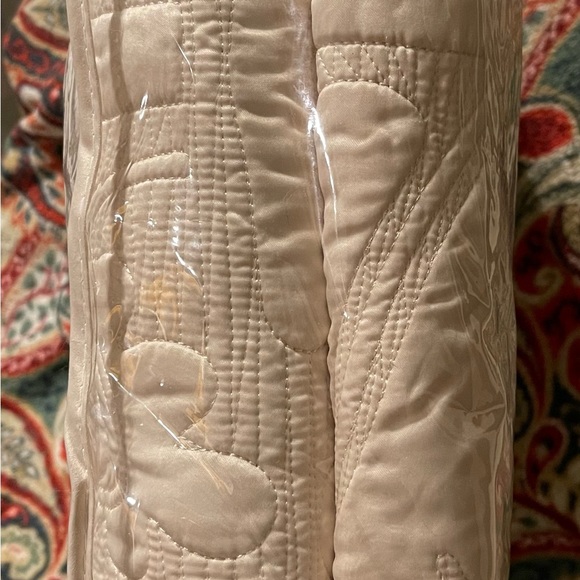 Dennis Basso Home Queen Quilt Set New in package - Picture 3 of 5